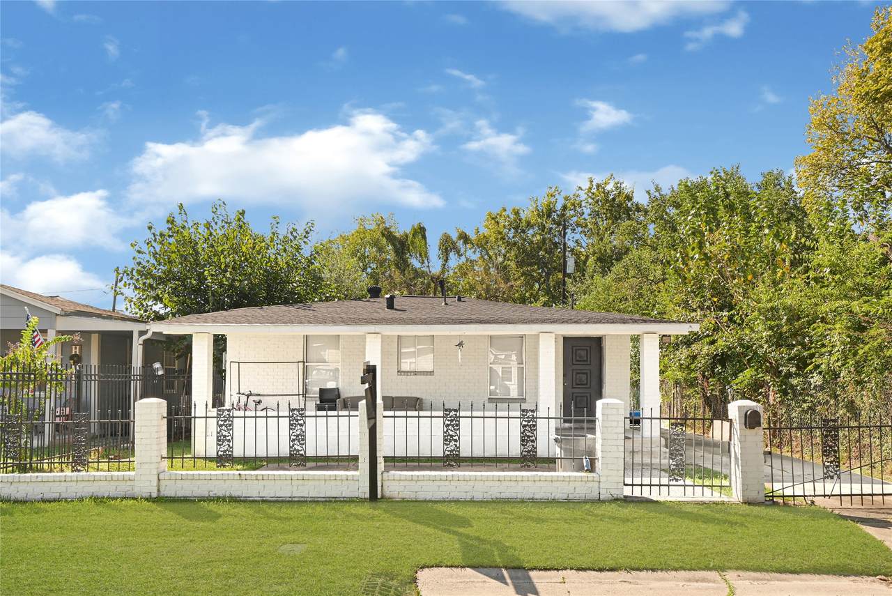 10526 Palestine Street - Photo 1