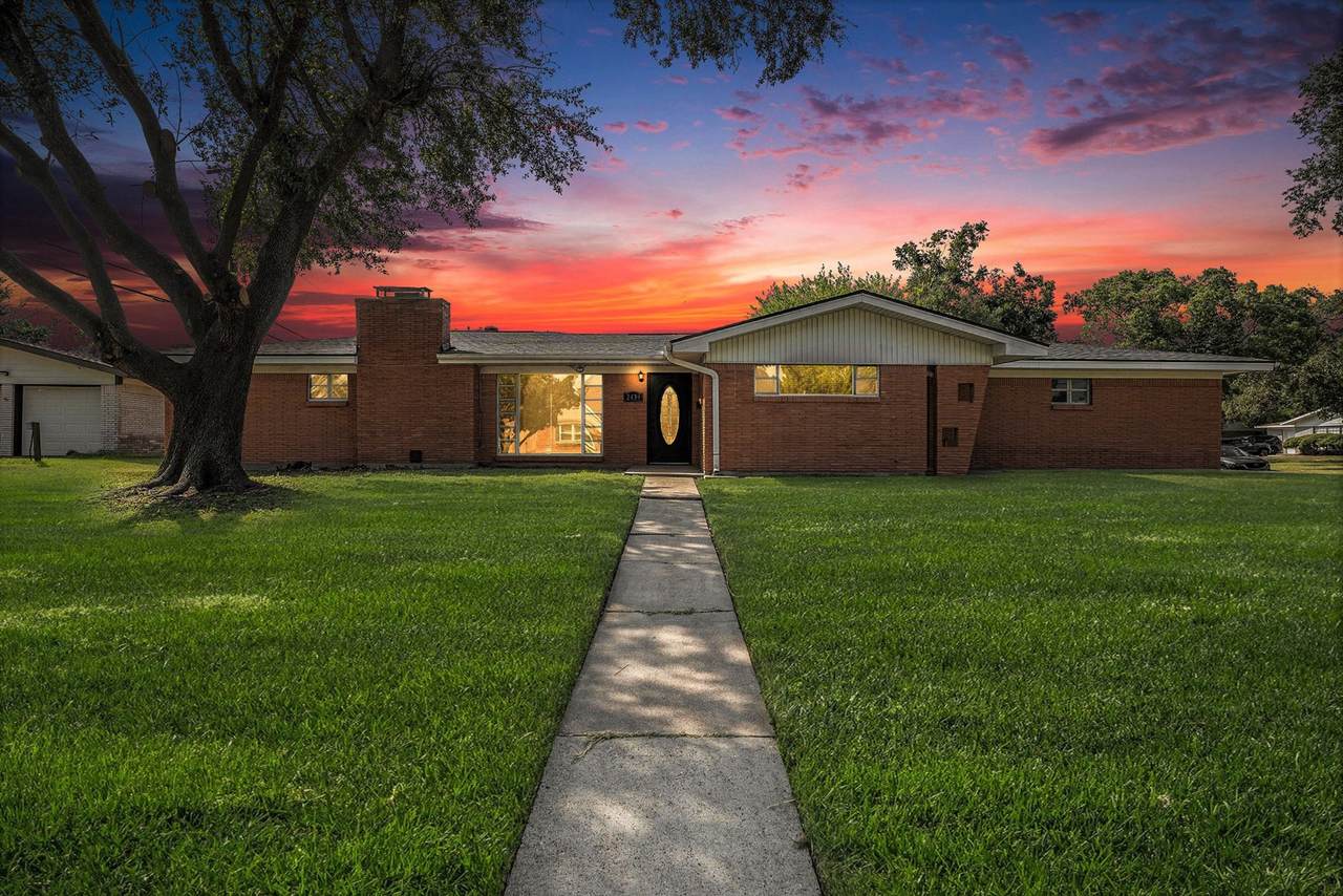 2439 11th Street - Photo 1