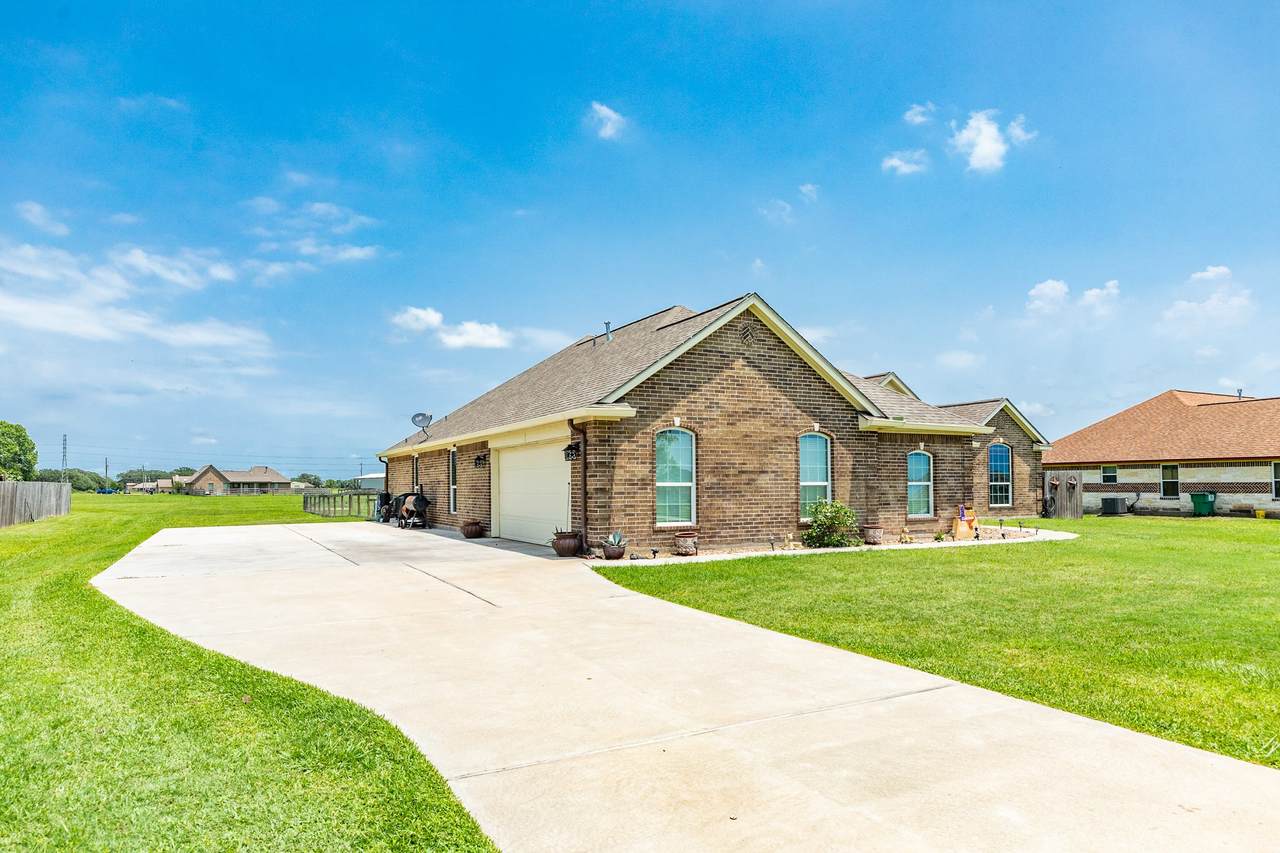 920 Quarter Horse Trail - Photo 1