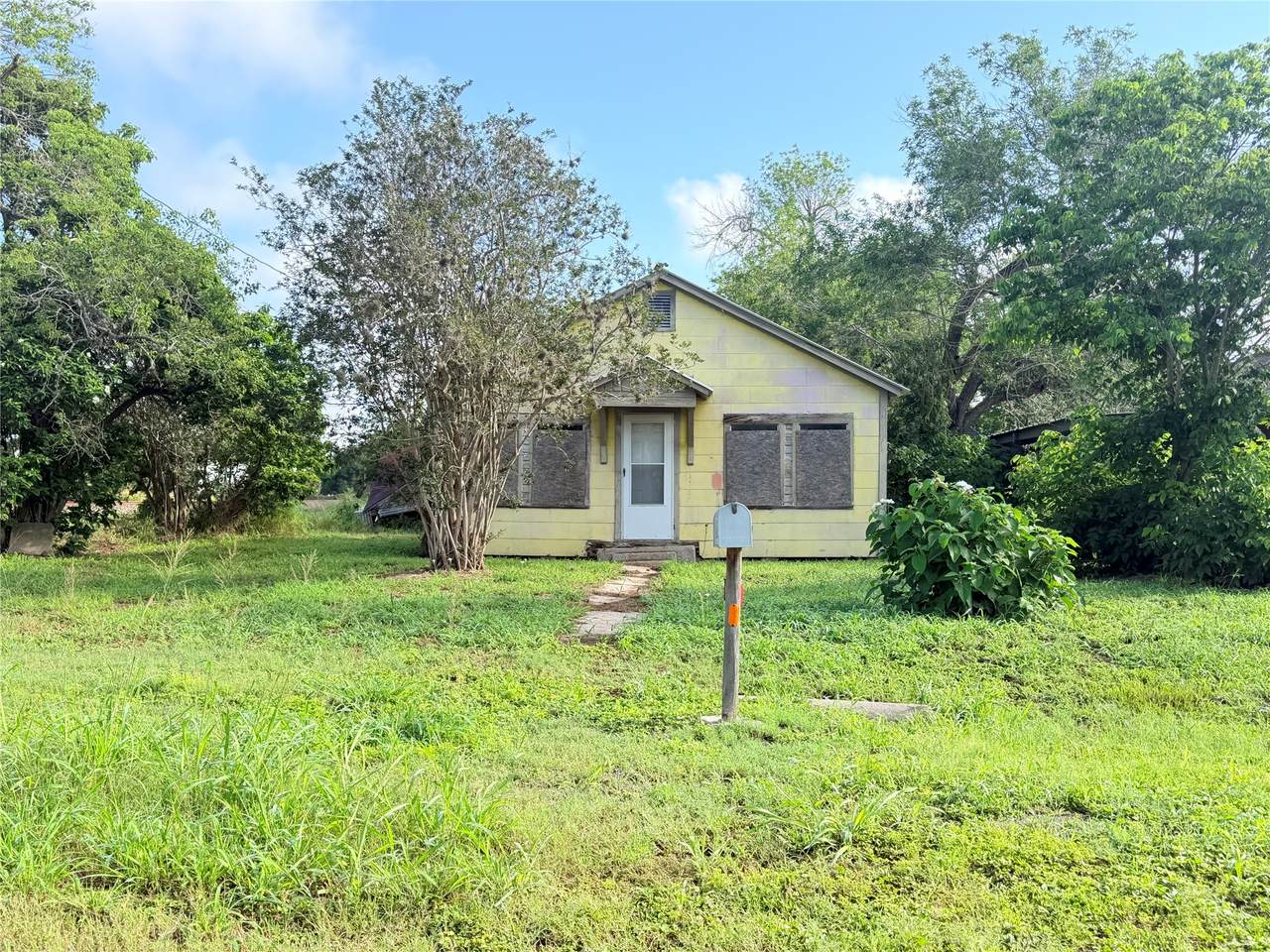 401 Ward Street - Photo 1