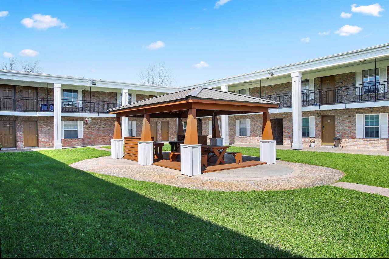 8800 Gulf Freeway - Photo 1