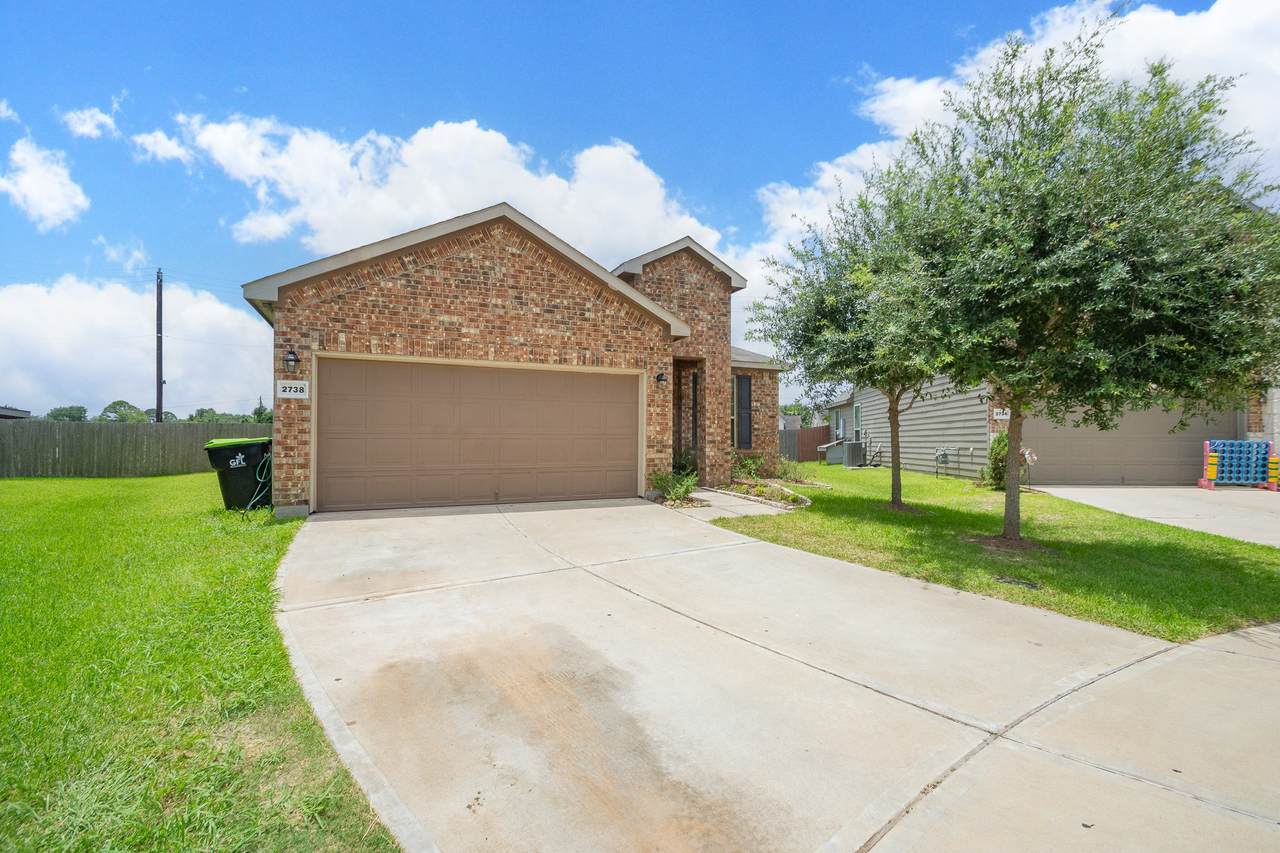 2738 Summer Lane - Photo 1