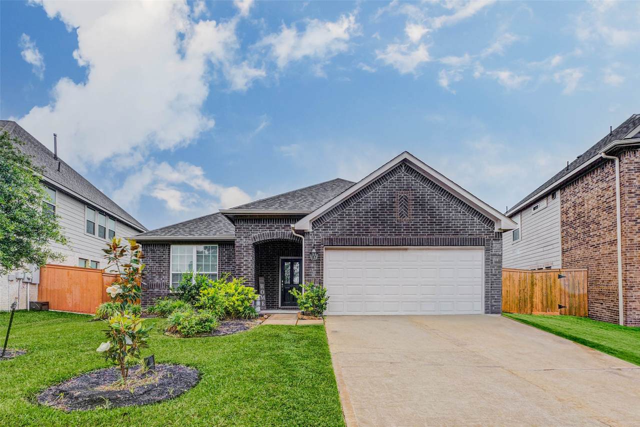 32823 River Chase Drive - Photo 1