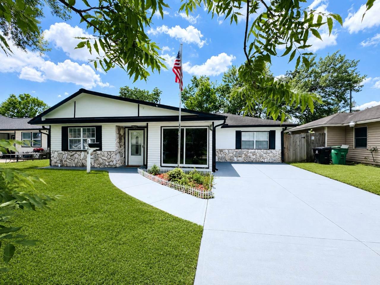 1318 Sulphur Street - Photo 1