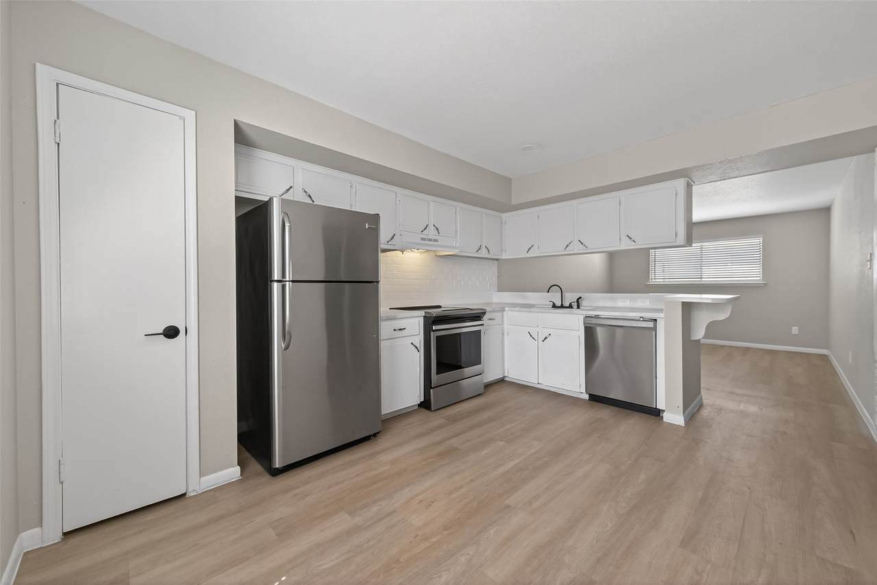 427 Hollyvale Drive - Photo 1