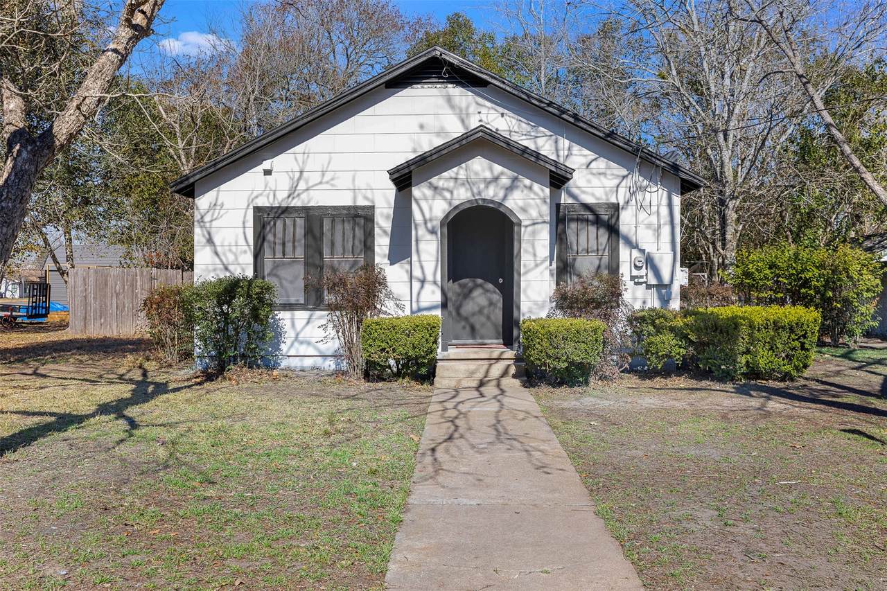 723 Pecan Street - Photo 1