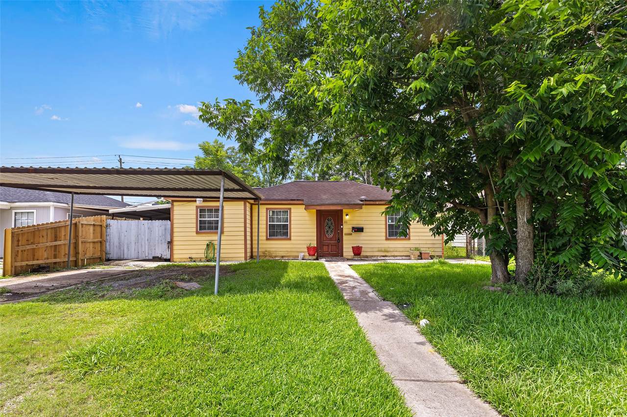 211 Crescent Drive - Photo 1
