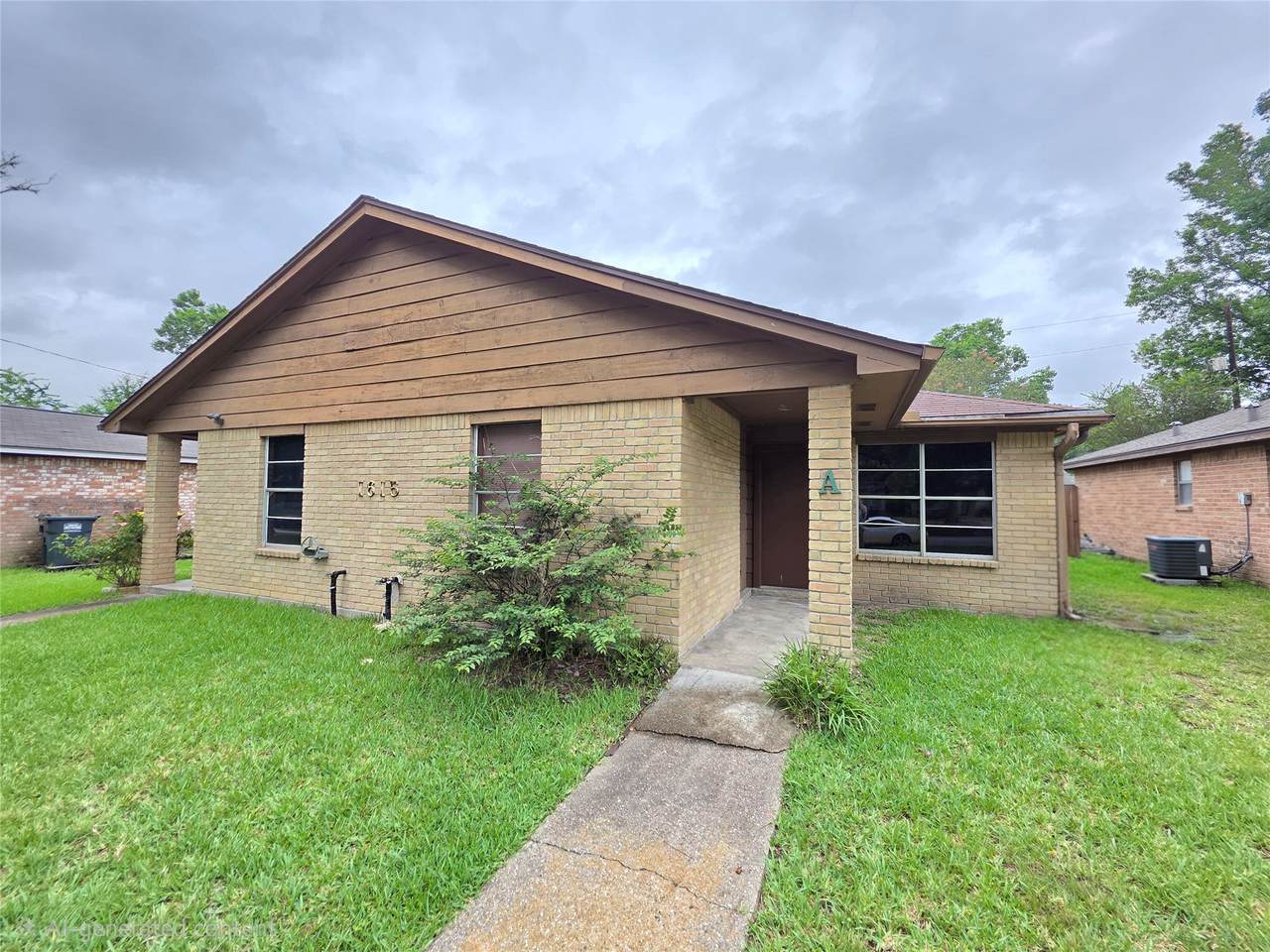 1615 Hazelwood Street - Photo 1