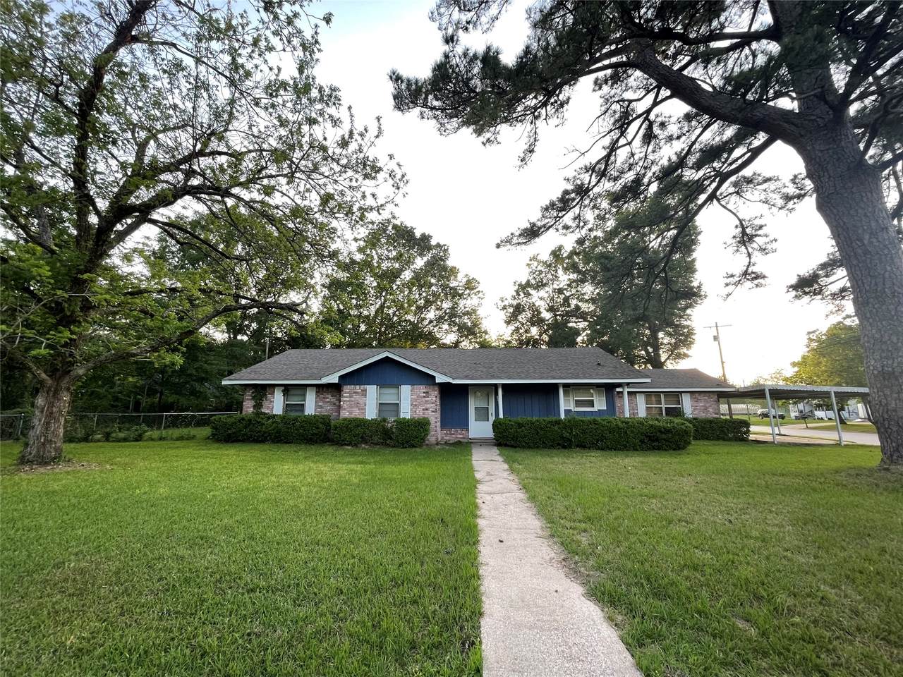 1015 Dogwood Avenue - Photo 1