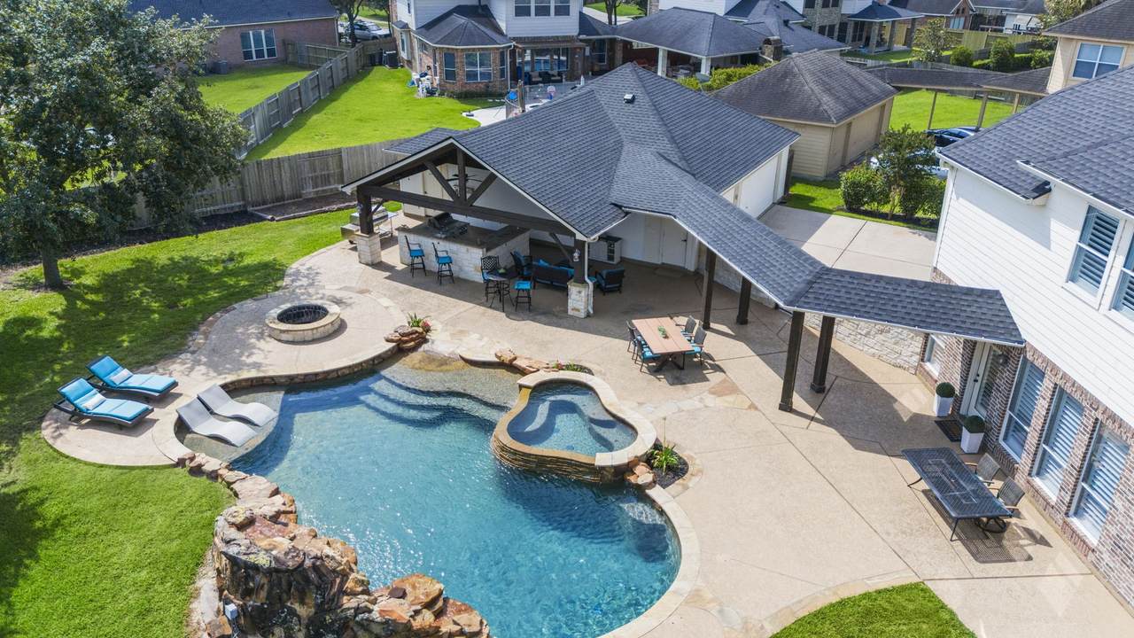 8323 Talons Way - Photo 1