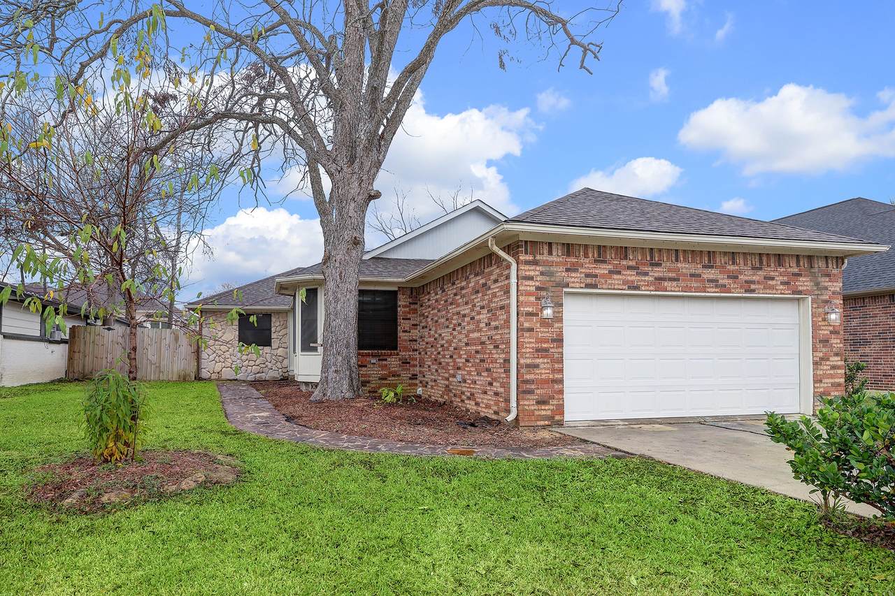 10711 Hillside Drive - Photo 1