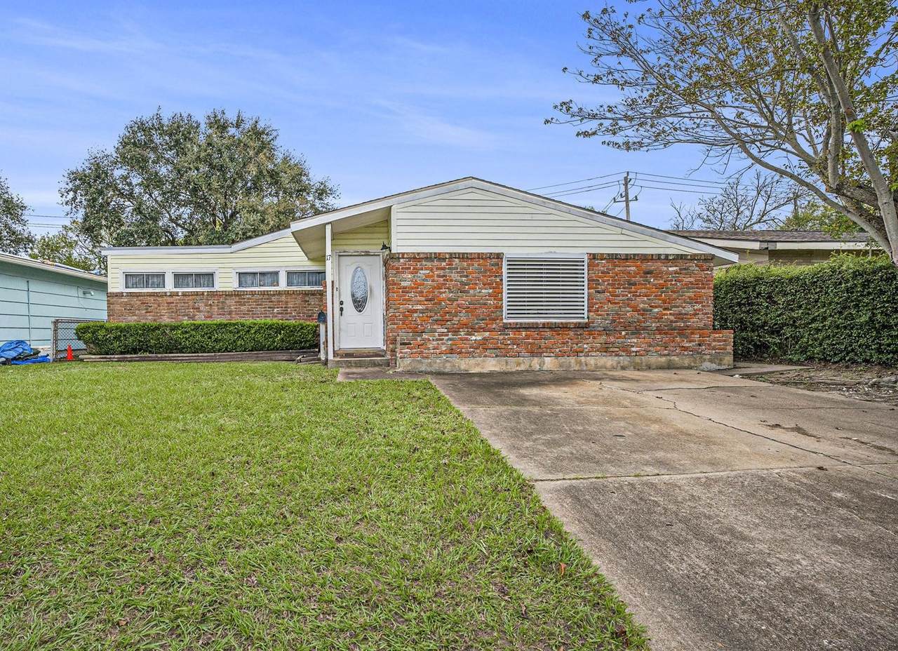 17 Manor Way - Photo 1