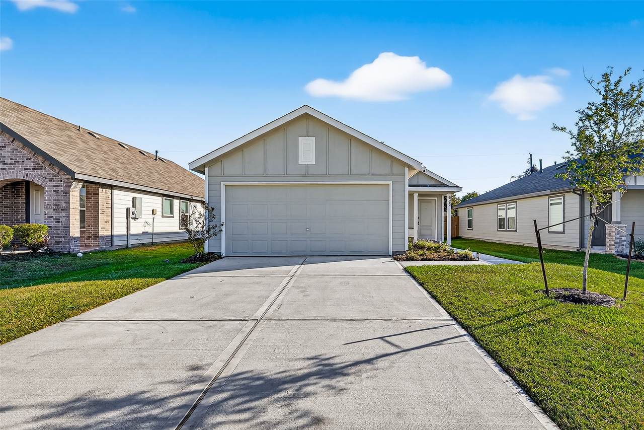 228 Laura Leigh Lane - Photo 1