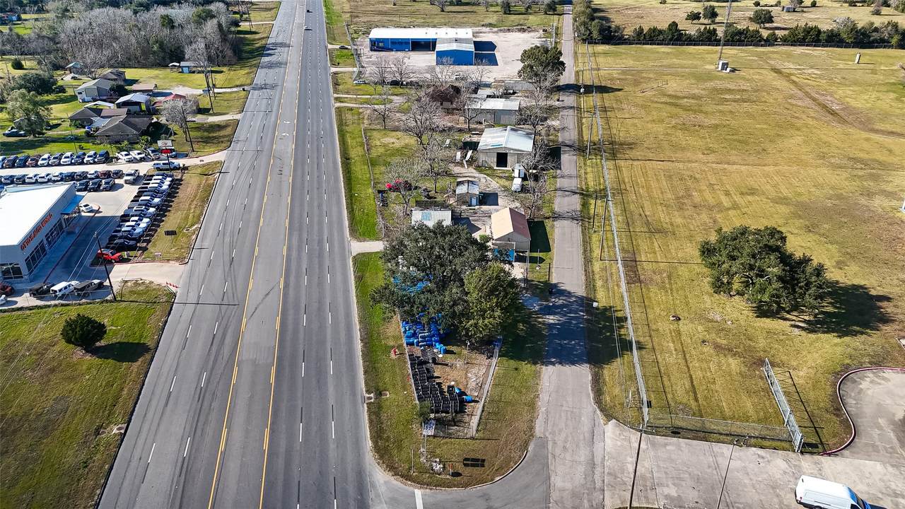 2900 W Highway 6 - Photo 1