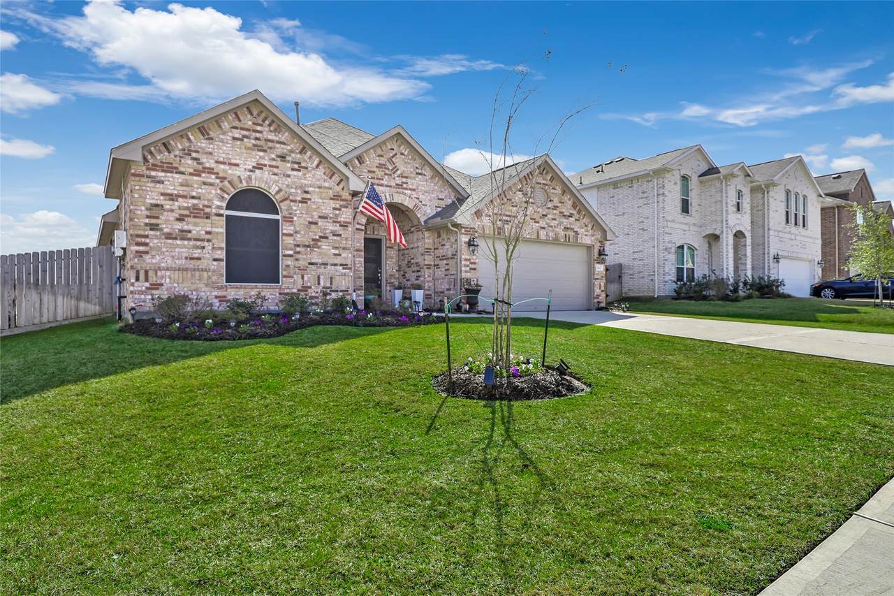 142 Dina Lane - Photo 1