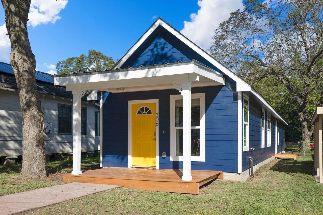 306 Foster Street - Photo 1