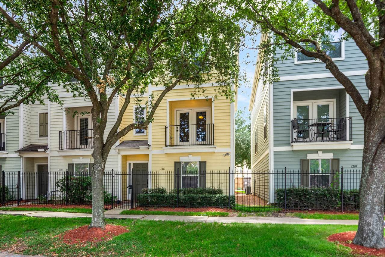 1207 Nagle Street - Photo 1