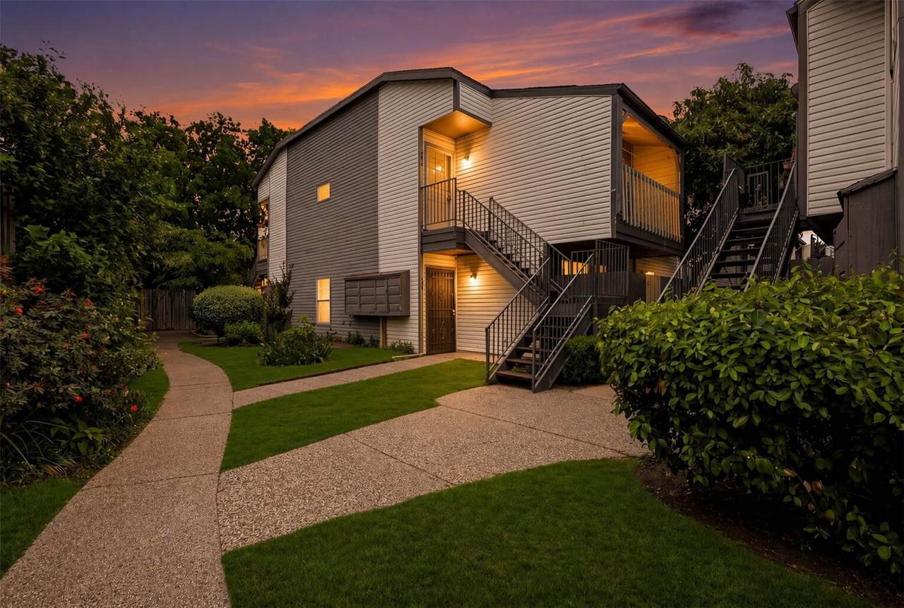 7200 Clarewood Drive - Photo 1