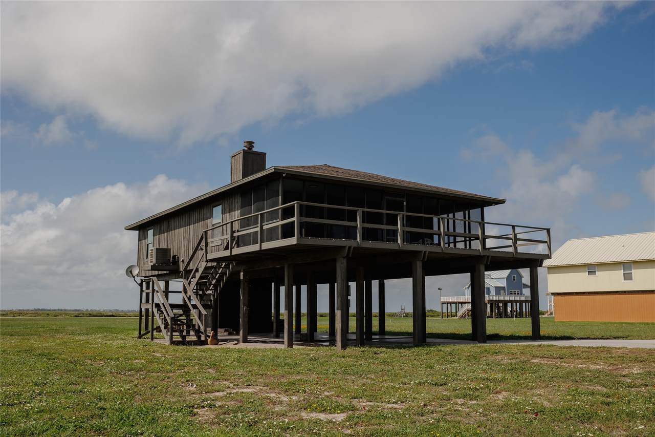 352 Driftwood Drive - Photo 1