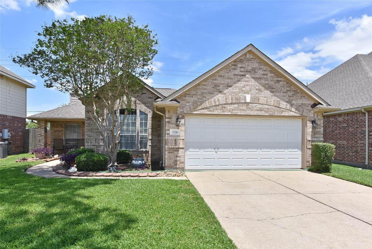 3226 Stratford Pointe Drive - Photo 1
