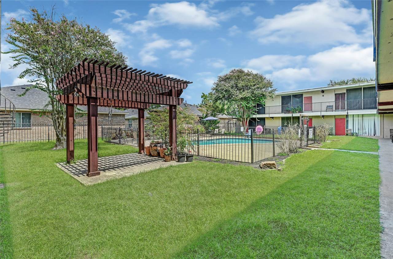 1200 Carolyn Ct - Photo 1