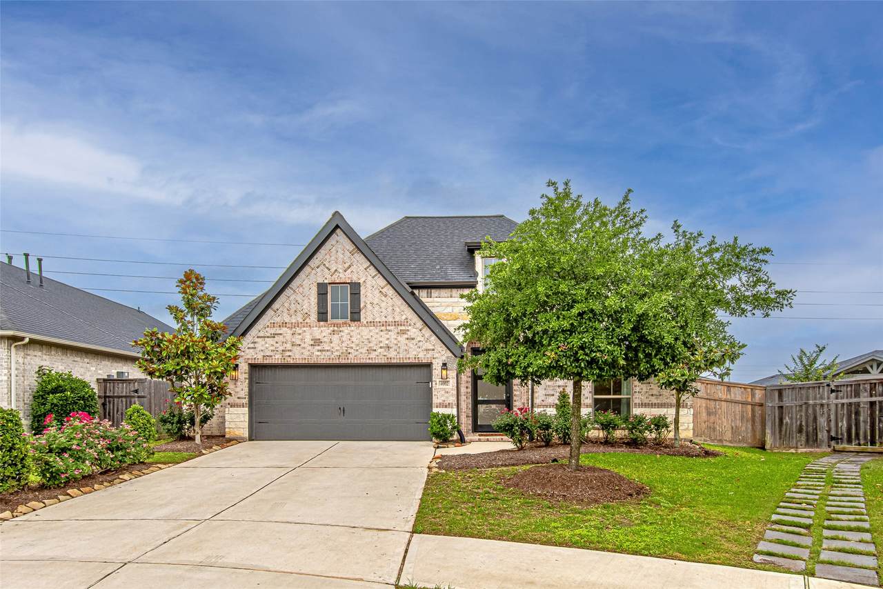 4002 Maple Glen Drive - Photo 1