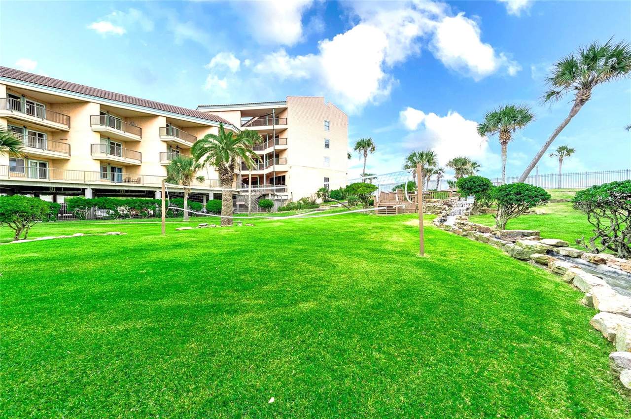9520 Seawall Boulevard - Photo 1