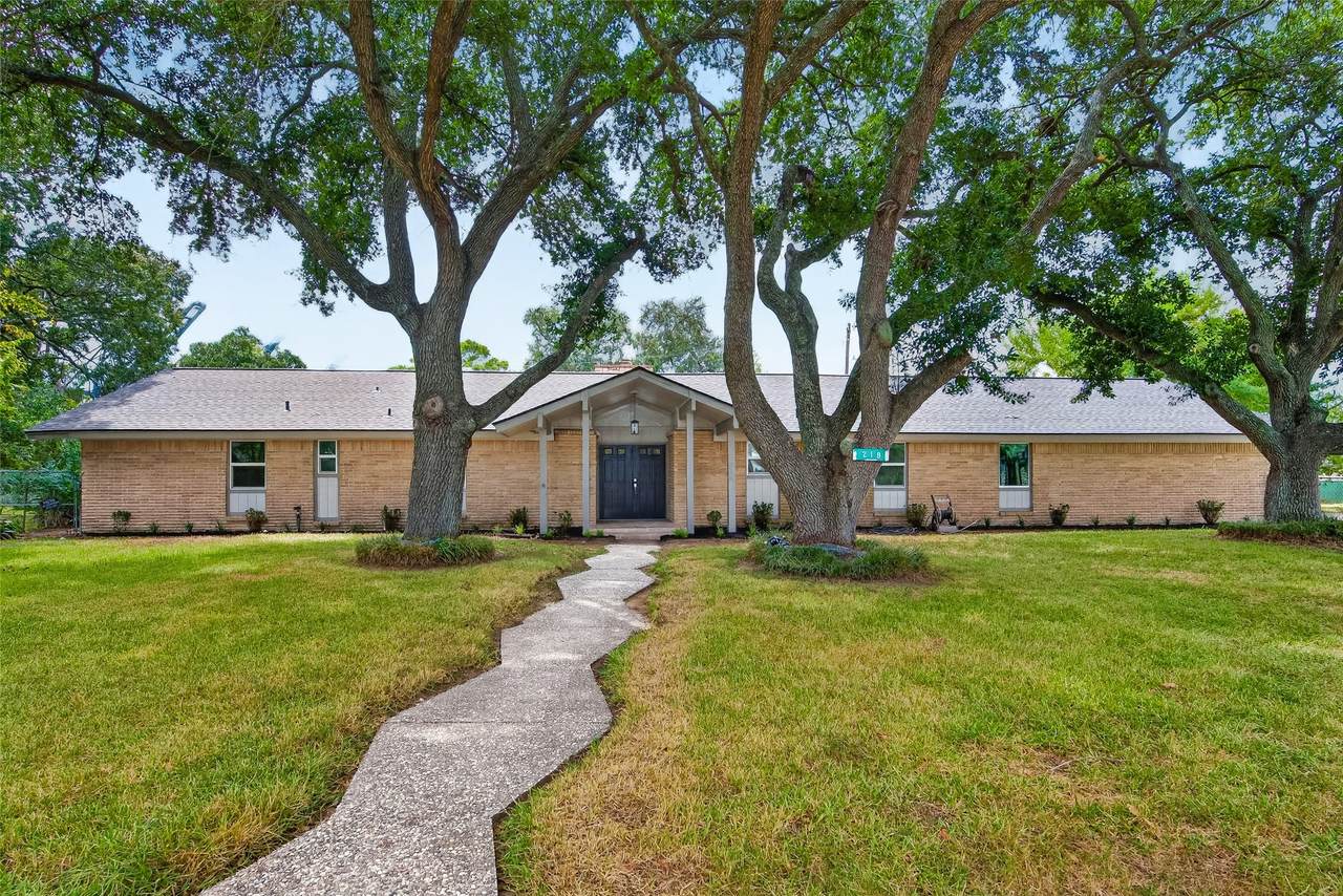 218 Bay Colony Circle - Photo 1