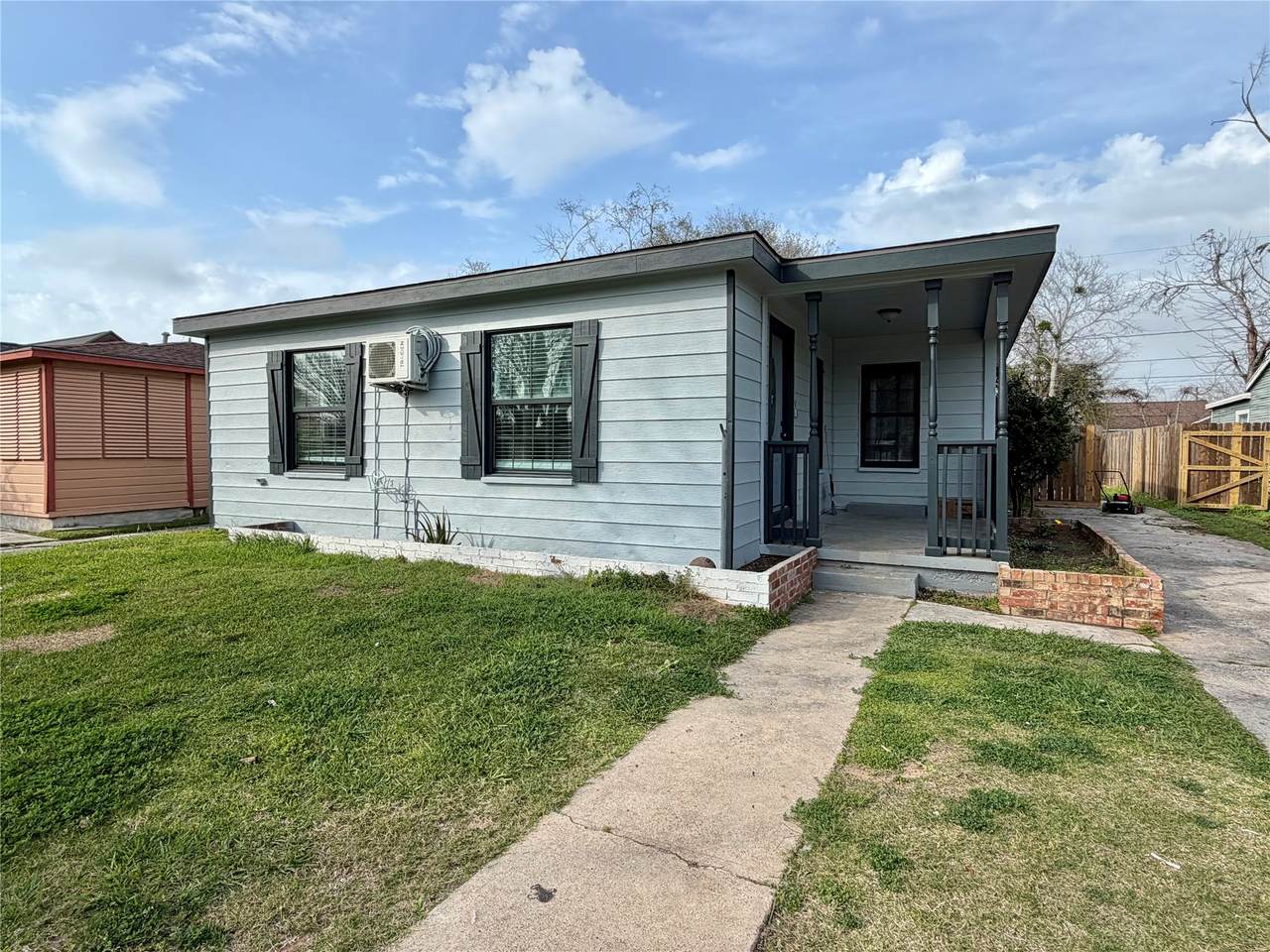 1214 5th Street - Photo 1