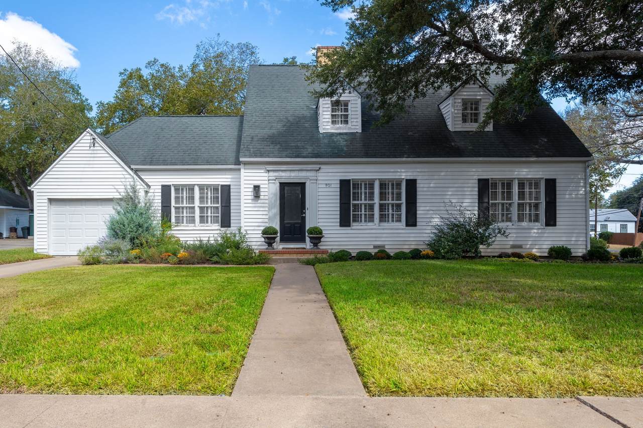 901 Anderson Street - Photo 1