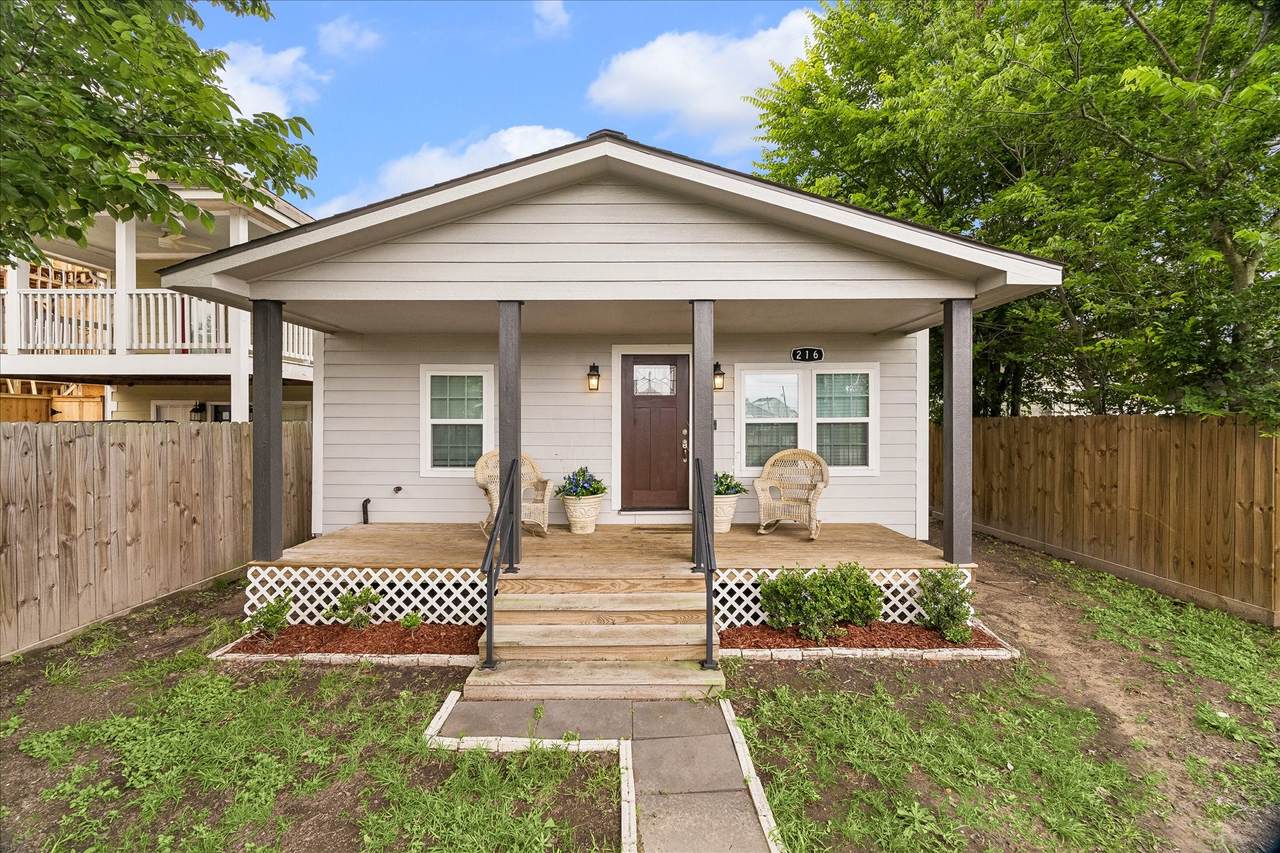 216 32nd Street - Photo 1