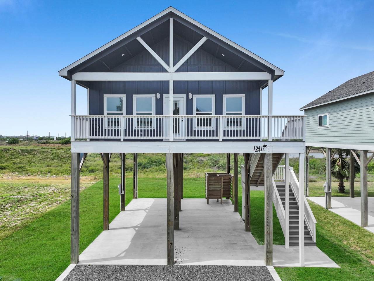 1042 Victoria Lane - Photo 1