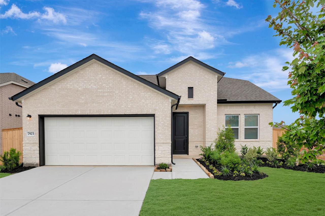 7834 Jade Crest Drive - Photo 1