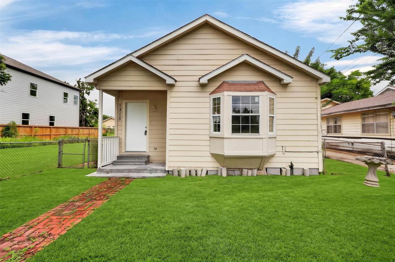 1315 33rd Street - Photo 1