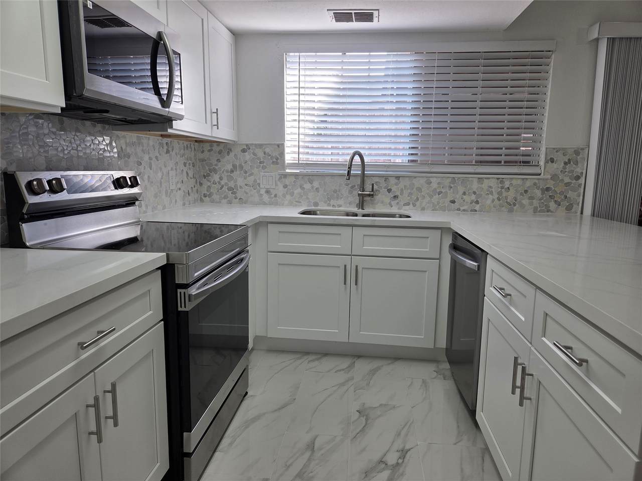 12177 Sharpview Drive - Photo 1