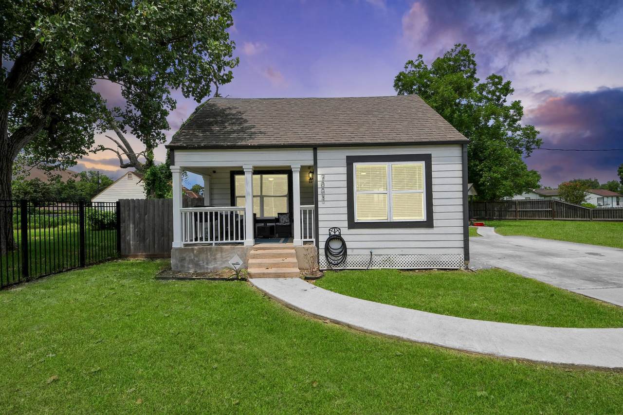 7003 Darien Street - Photo 1