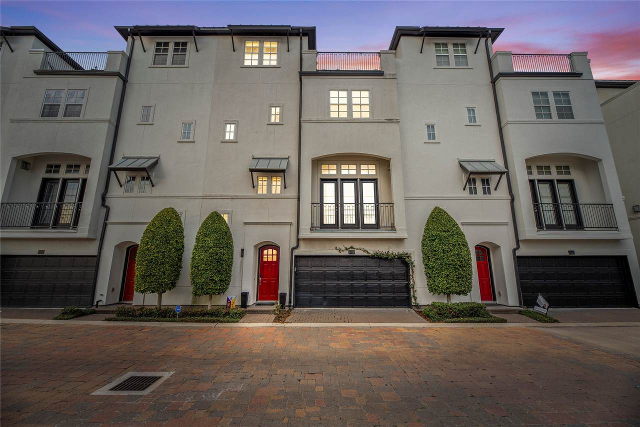 8928 Lakeshore Bend Drive - Photo 1