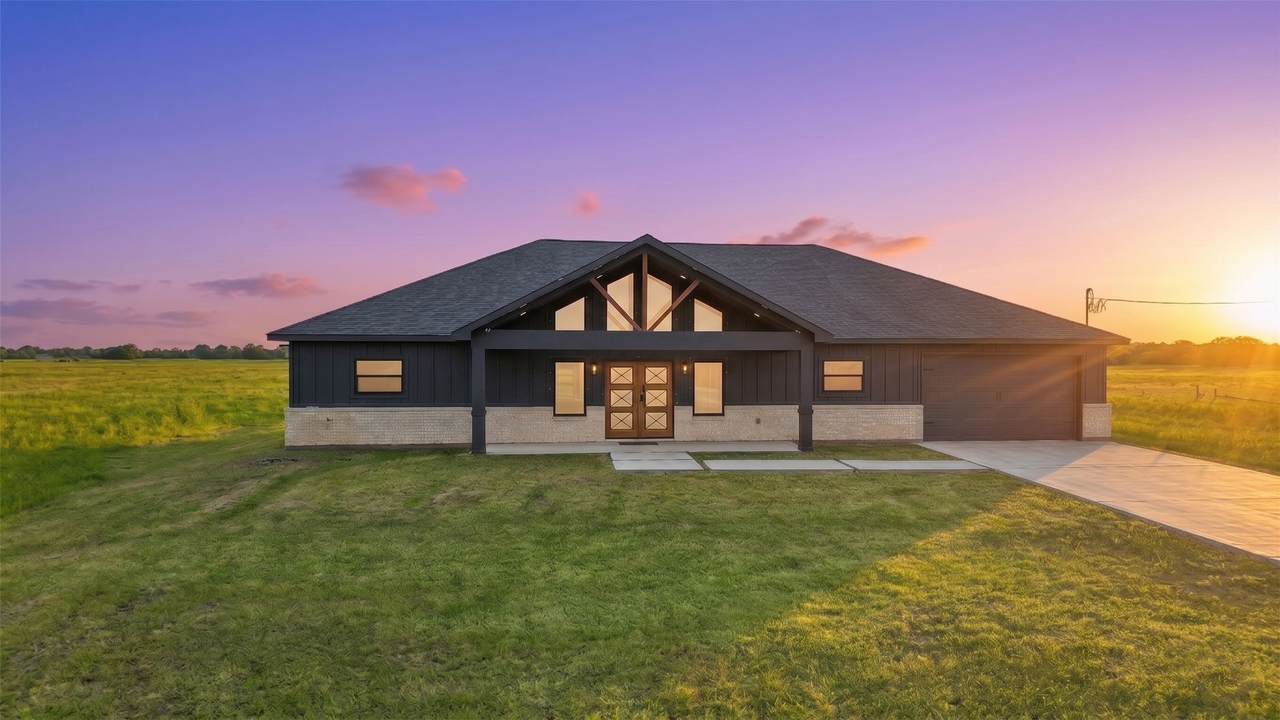 619 Chuckwagon Trail - Photo 1