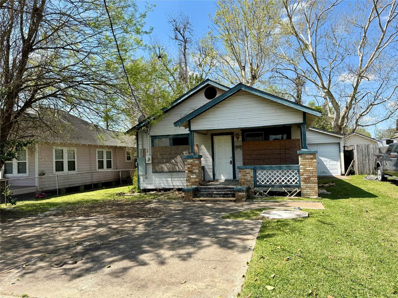 202 Magnolia Street - Photo 1