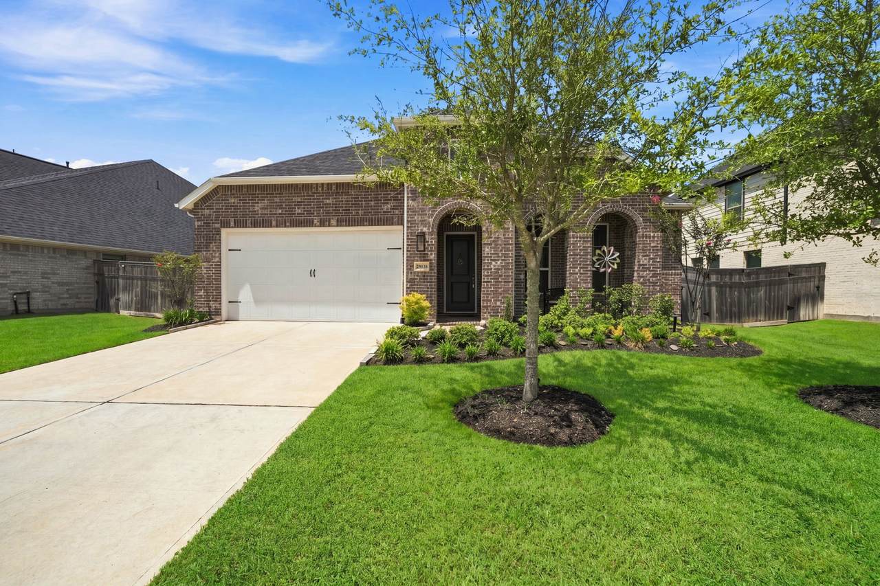 29538 Highland Meadow Drive - Photo 1