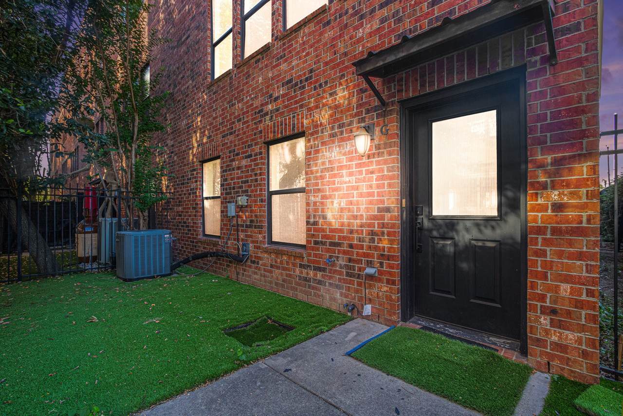 2422 Navigation Boulevard - Photo 1