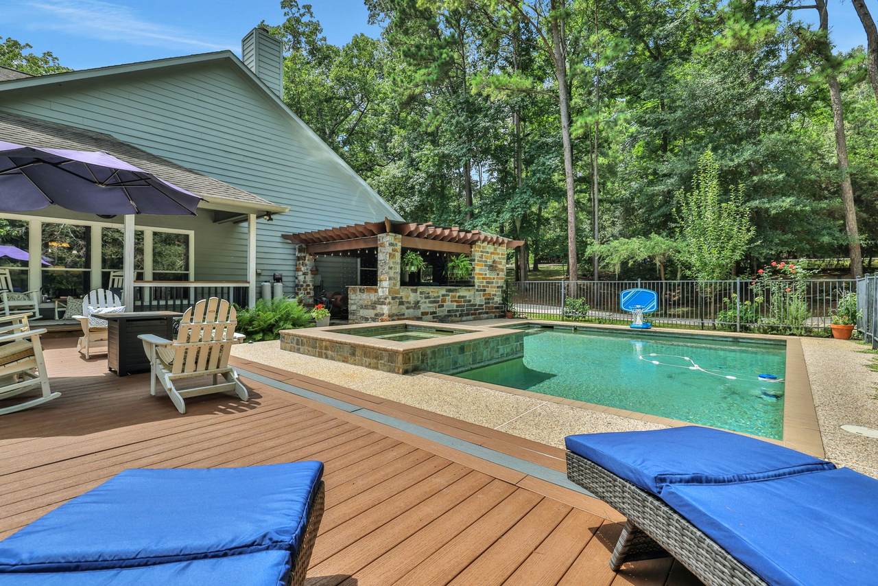 991 Kings Way - Photo 1