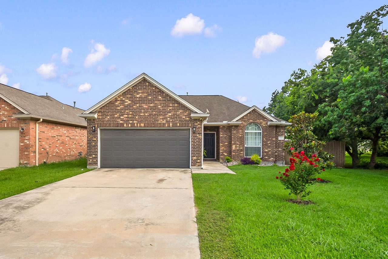 1524 Longley Street - Photo 1