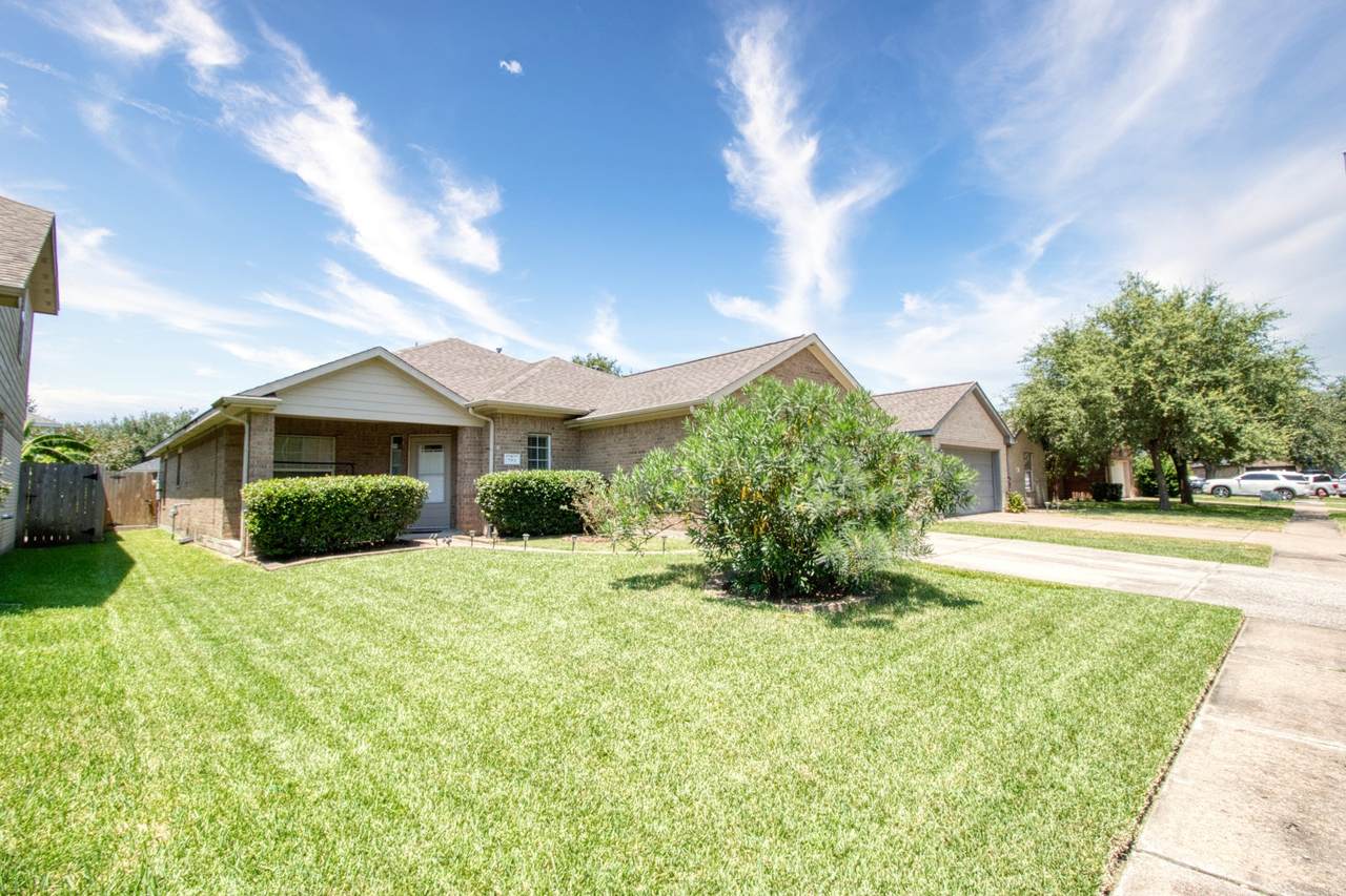 7911 Pelican Lane - Photo 1