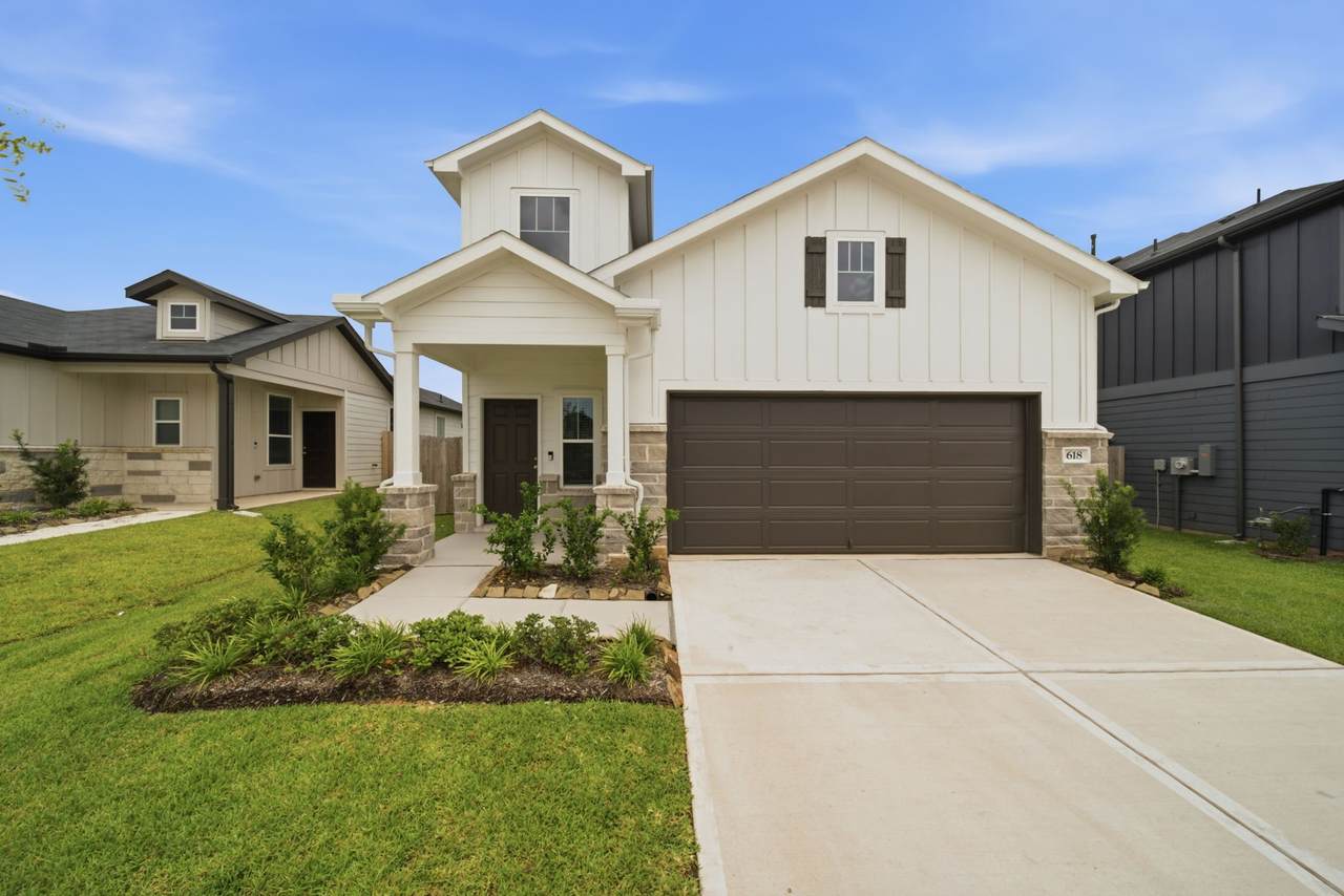 618 Amber Falls Drive - Photo 1