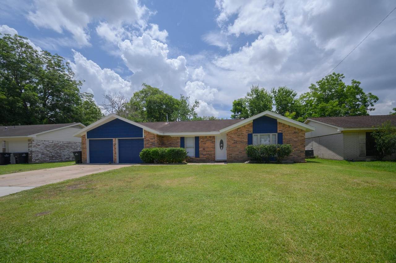 326 Windsor Square - Photo 1