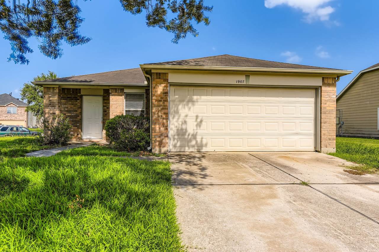 1907 Serenata Lane - Photo 1