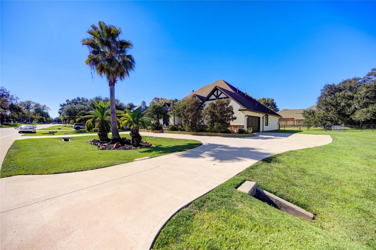 5319 Weston Drive - Photo 1