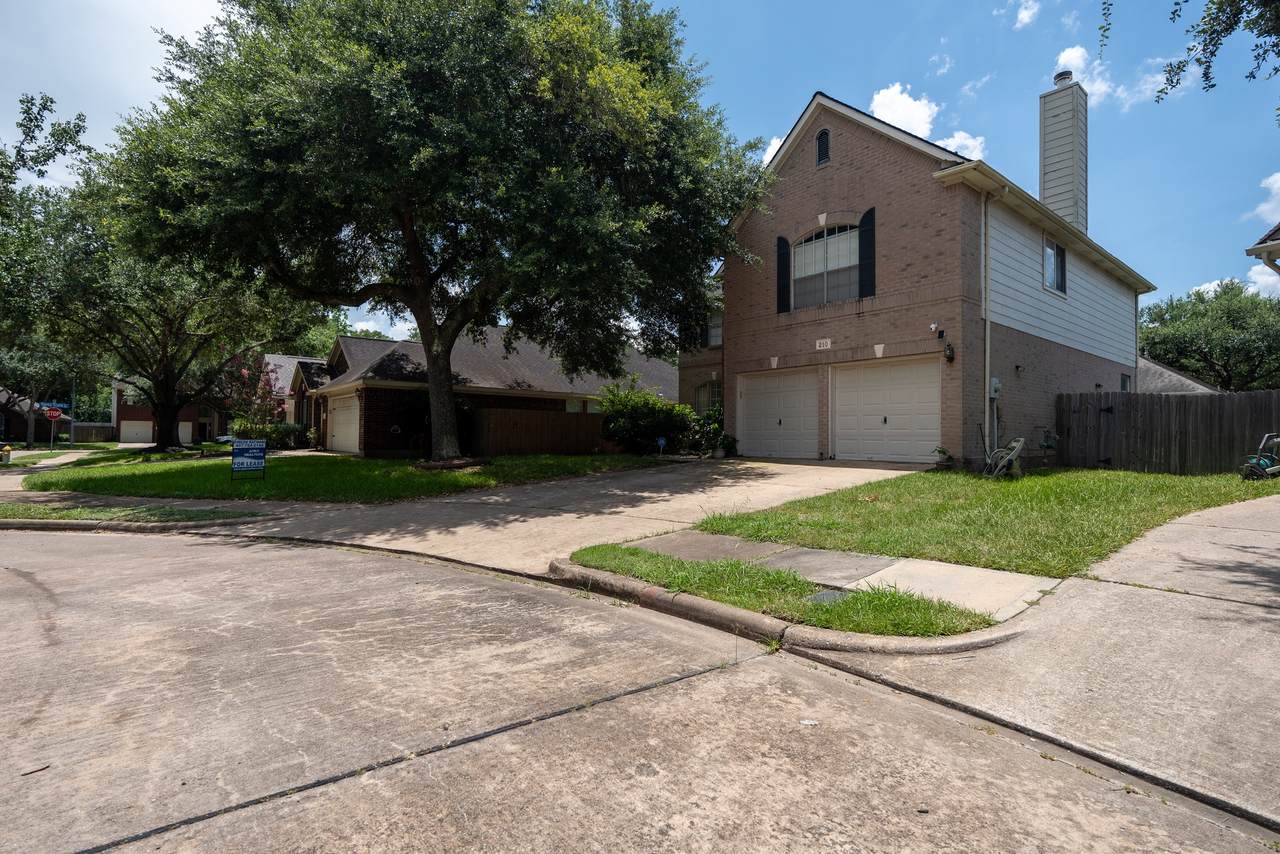 210 Windrift Court - Photo 1