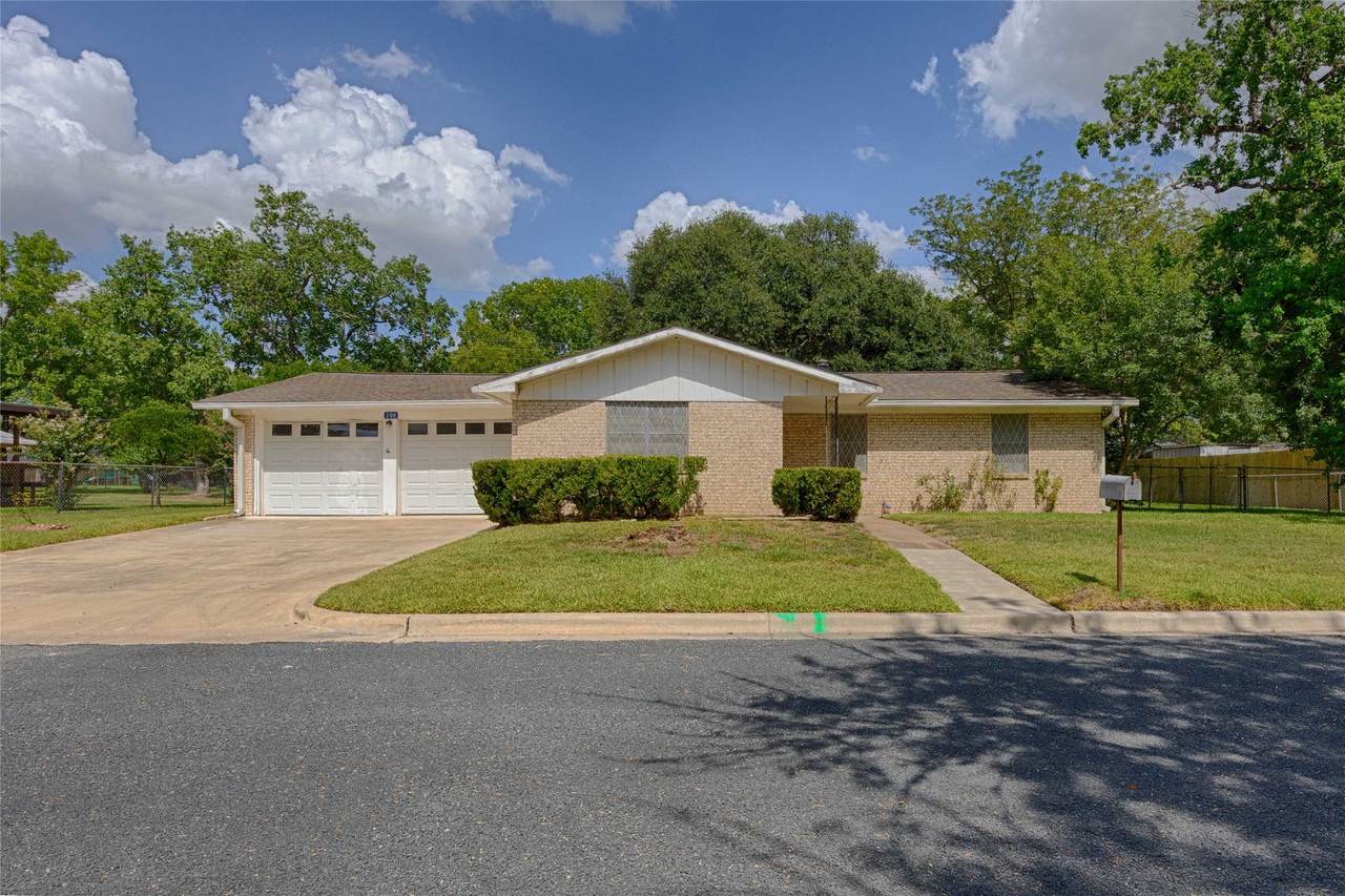 208 Matula Avenue - Photo 1